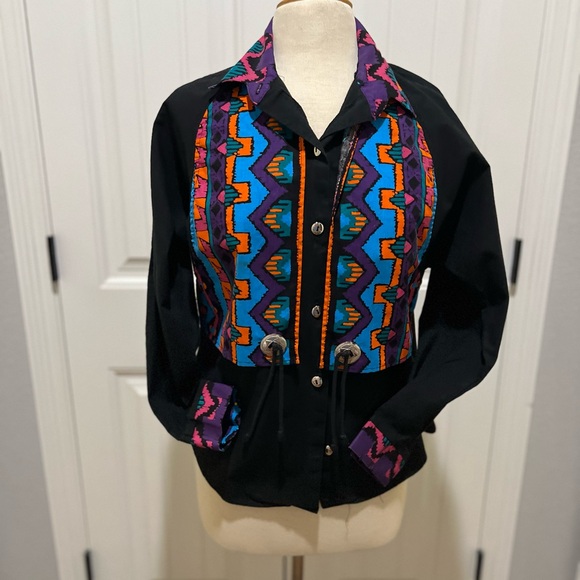 #1903. Vtg. Ozark Mountain Jean Co. Women's Black Aztec Print Shirt w/Conchos. M - Picture 1 of 8